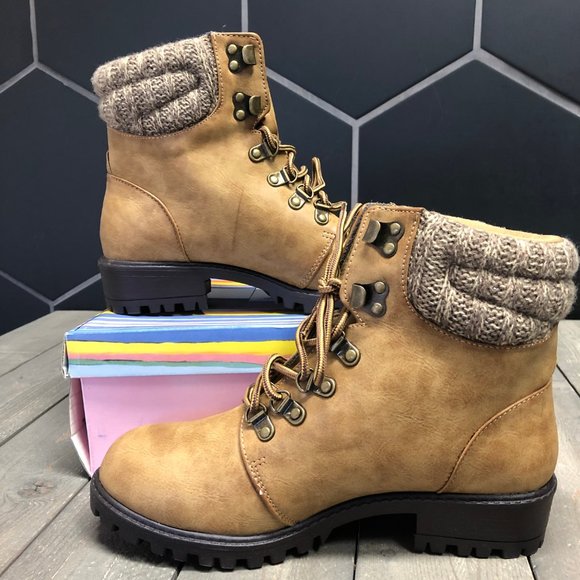 mia windy hiker boot